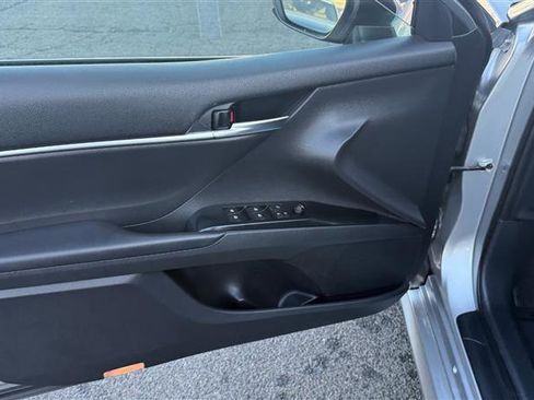 Used 2019 Toyota Camry LE image 28