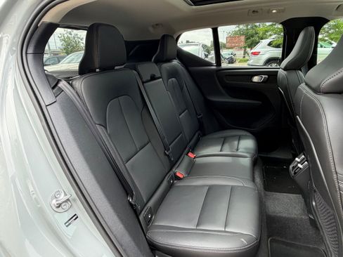 Certified 2025 Volvo XC40 B5 Plus AWD/4WD image 12