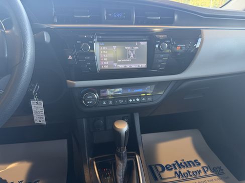 Used 2016 Toyota Corolla LE FWD image 17