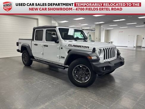 Used 2021 Jeep Gladiator Sport w/ Trailer Tow Package AWD/4WD image 1