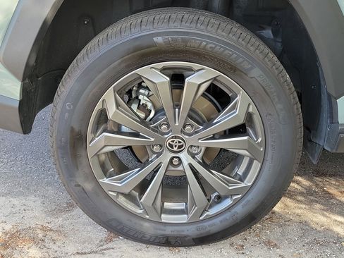 Used 2022 Toyota RAV4 XLE Premium image 10