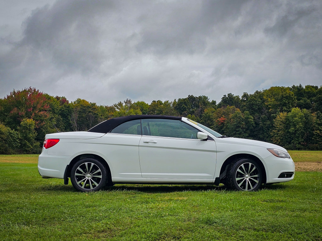 Used 2011 Chrysler 200 S FWD image 4