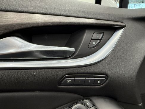 Used 2023 Buick Enclave Avenir image 12