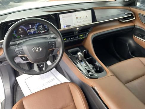 Used 2025 Toyota Crown Signia AWD/4WD image 18