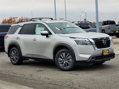 New 2025 Nissan Pathfinder SV w/ SV Premium Package