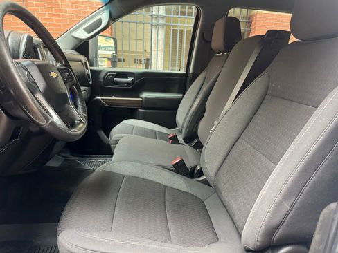 Used 2021 Chevrolet Silverado 2500 LT w/ Convenience Package image 3
