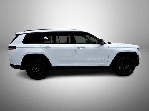Used 2023 Jeep Grand Cherokee L Laredo AWD/4WD image 4