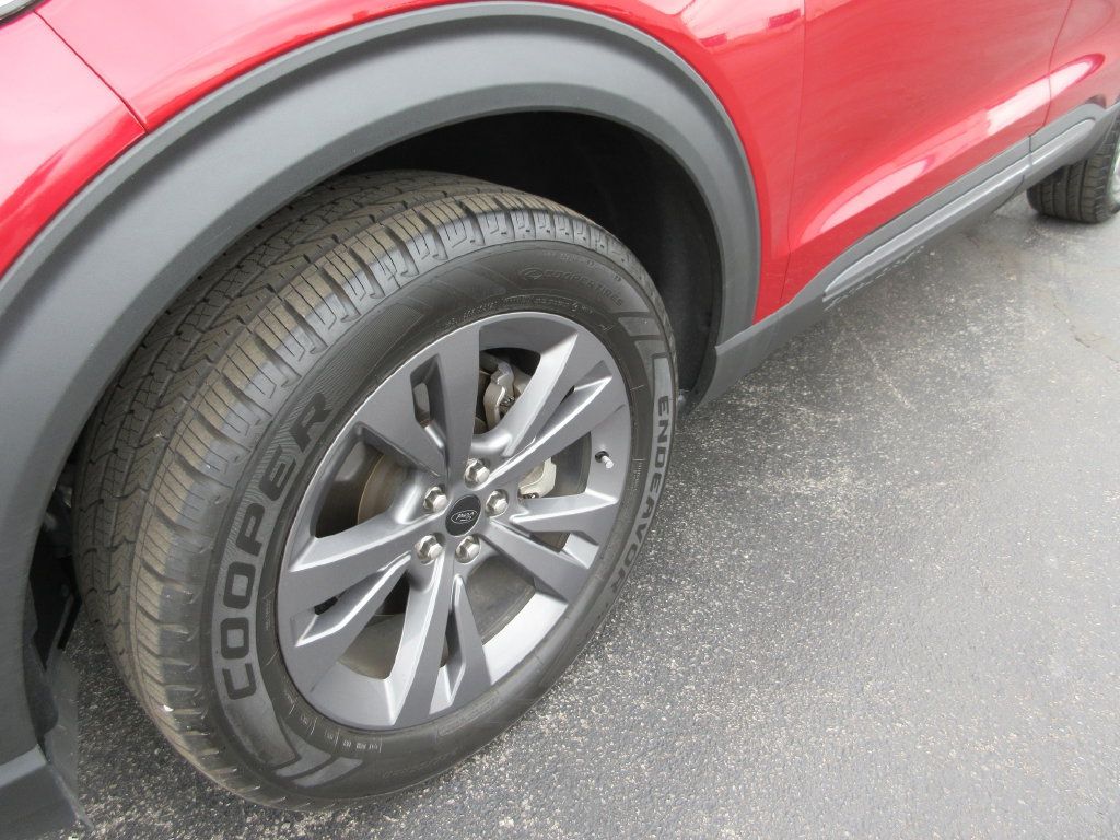 Used 2021 Ford Explorer XLT w/ Equipment Group 202A AWD/4WD image 13