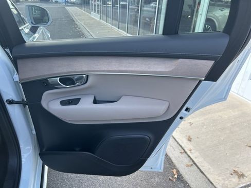 Used 2025 Volvo XC90 B5 Plus image 12
