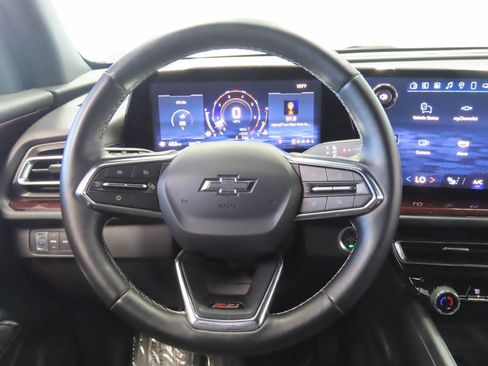 Used 2025 Chevrolet Traverse Z71 AWD/4WD image 10