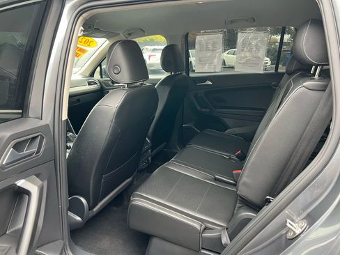 Used 2021 Volkswagen Tiguan SE image 24