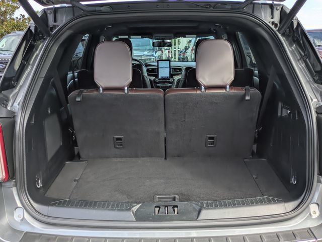 Used 2023 Ford Explorer Platinum w/ Technology Package AWD/4WD image 13