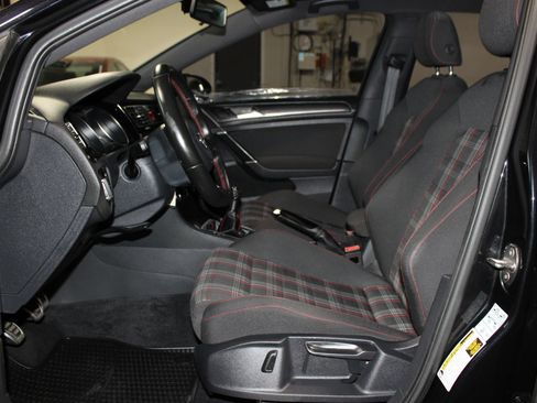 Used 2018 Volkswagen GTI S FWD image 10