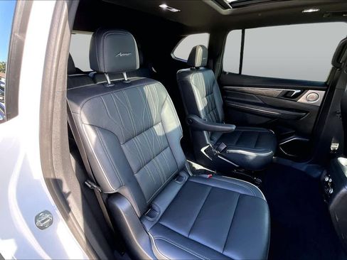 Used 2025 Buick Enclave Avenir w/ Super Cruise Package FWD image 19