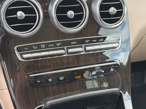 Used 2022 Mercedes-Benz GLC 300 image 30