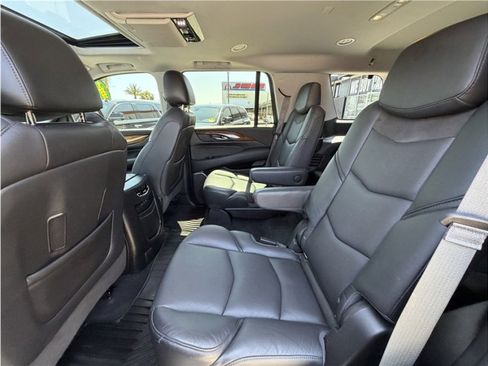 Used 2017 Cadillac Escalade Premium Luxury AWD/4WD image 21