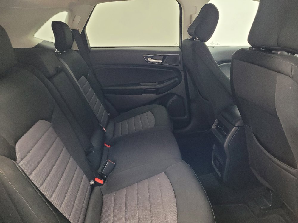 Used 2020 Ford Edge SE FWD image 19