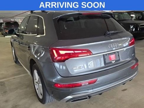 Used 2023 Audi Q5 e Premium w/ Convenience Package image 4