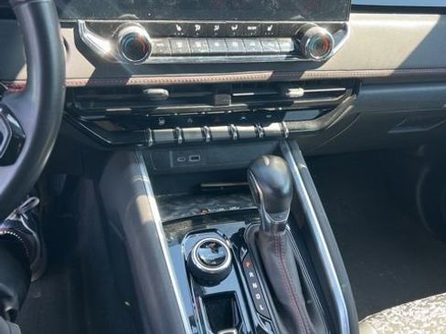 Used 2023 Chevrolet Colorado Z71 w/ Z71 Convenience Package 2 image 9