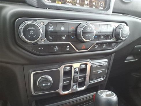 Used 2018 Jeep Wrangler Unlimited Sahara w/ Uconnect 4C Nav & Sound Group image 20