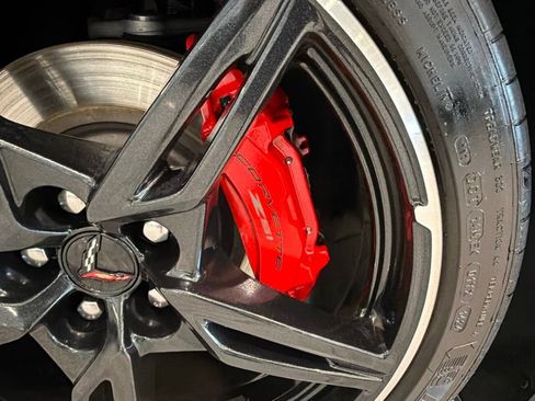 Used 2024 Chevrolet Corvette Stingray Premium Cpe w/ Z51 Performance Package RWD image 18