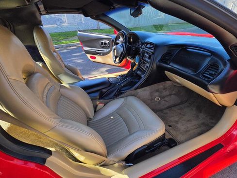 Used 2001 Chevrolet Corvette Coupe w/ Preferred Equipment Group2 image 11