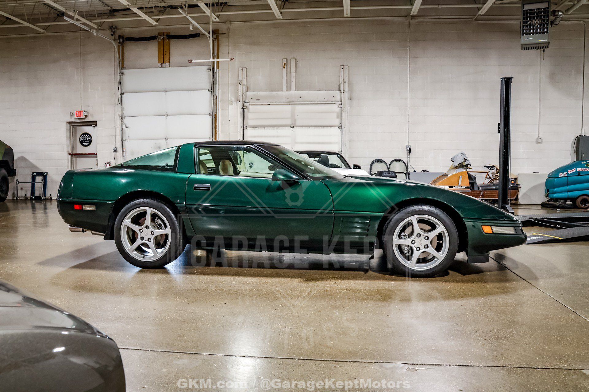 Used 1994 Chevrolet Corvette Coupe RWD image 10