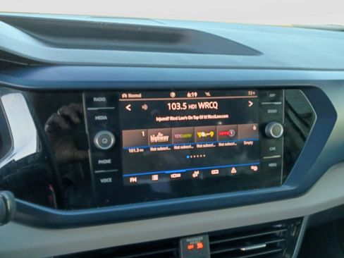 Used 2023 Volkswagen Taos SE w/ Panoramic Sunroof Package AWD/4WD image 21
