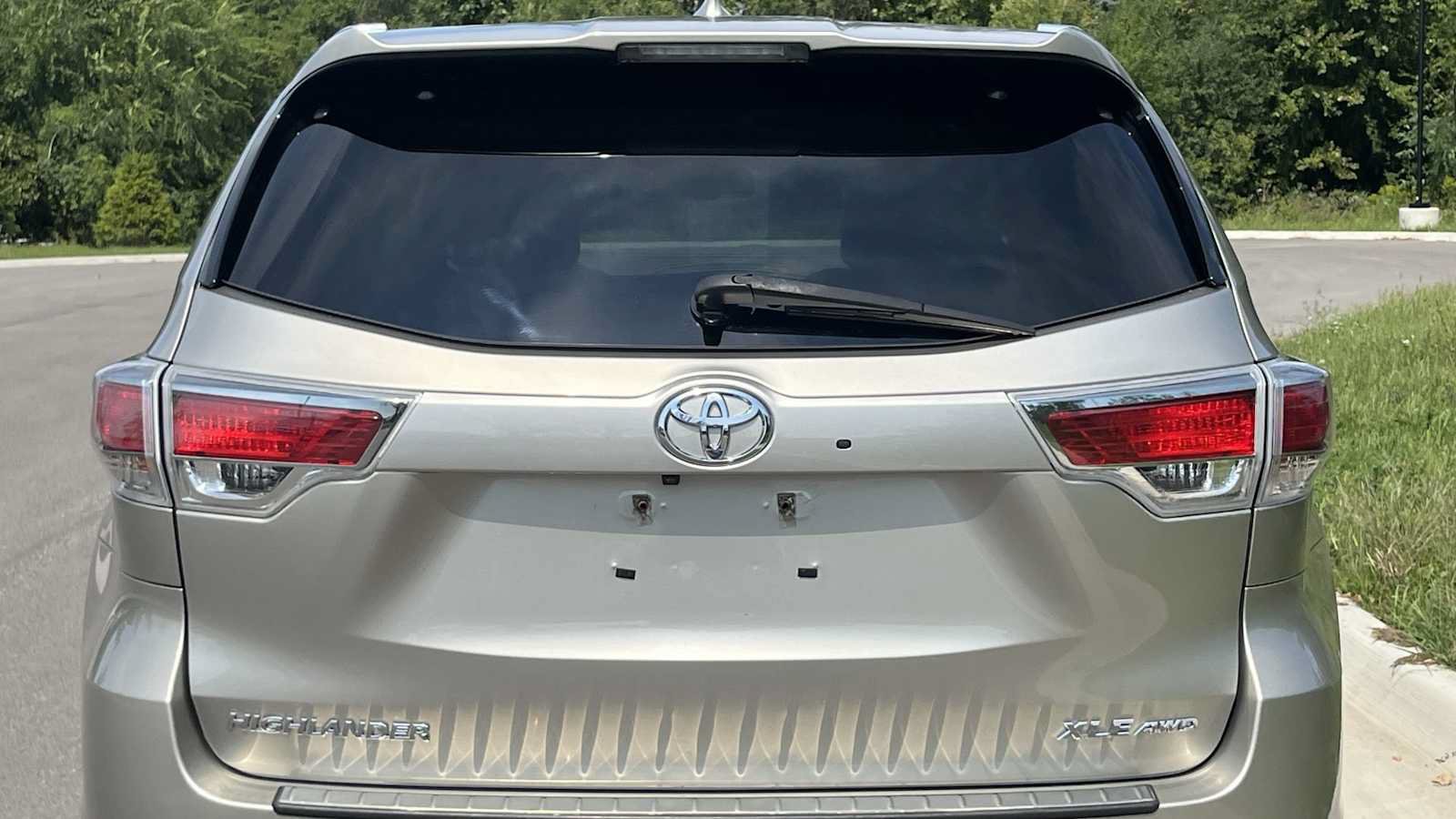 Used 2016 Toyota Highlander XLE w/ Protection Package #3 AWD/4WD image 18