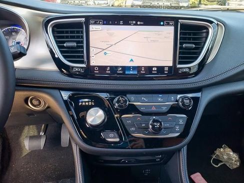 New 2026 Chrysler Pacifica Pinnacle image 9
