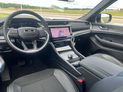 New 2026 Jeep Grand Cherokee Altitude RWD image 19