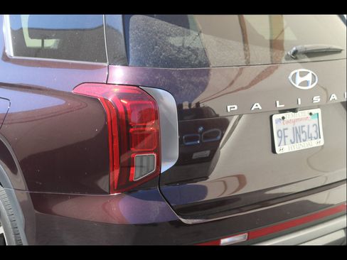 Used 2023 Hyundai Palisade Limited FWD image 9
