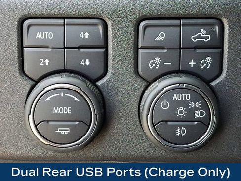 Used 2024 Chevrolet Silverado 1500 LT Trail Boss w/ LT Trail Boss Premium Package AWD/4WD image 9