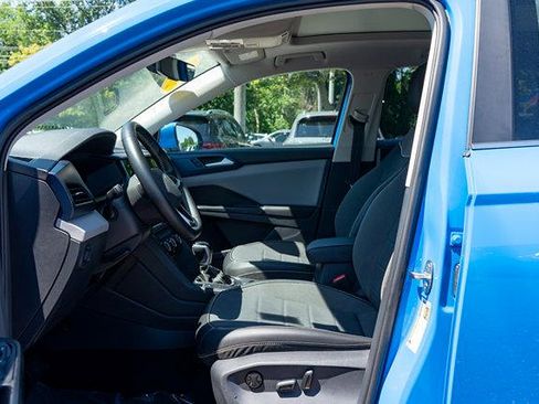 Certified 2023 Volkswagen Taos SE w/ Panoramic Sunroof Package AWD/4WD image 8