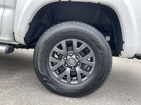 Certified 2023 Toyota Tacoma SR5 AWD/4WD image 10