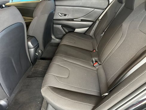 Used 2025 Hyundai Elantra SE FWD image 21