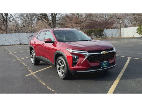 Certified 2025 Chevrolet Trax LT image 3