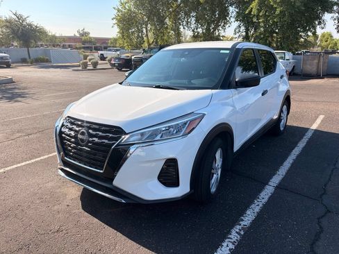Used 2022 Nissan Kicks S FWD image 2
