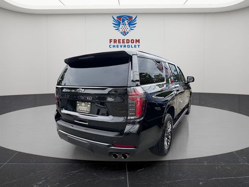 Used 2025 Chevrolet Suburban Z71 AWD/4WD image 7