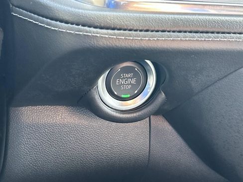 Used 2025 Chevrolet Suburban Z71 image 36