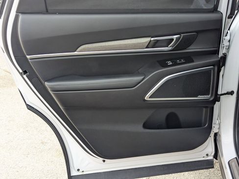 Used 2022 Kia Telluride SX w/ SX Prestige Package image 16