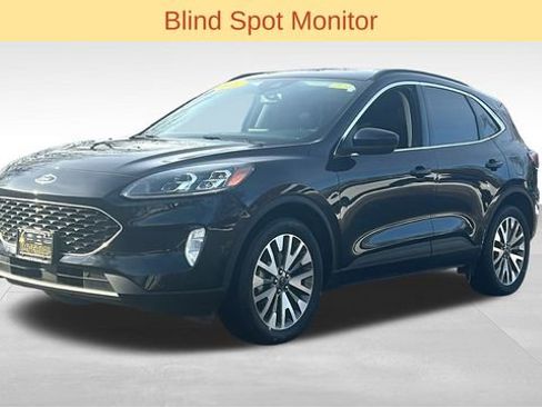 Used 2021 Ford Escape Titanium image 4