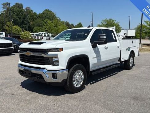 Used 2025 Chevrolet Silverado 3500 LT w/ Convenience Package AWD/4WD image 9