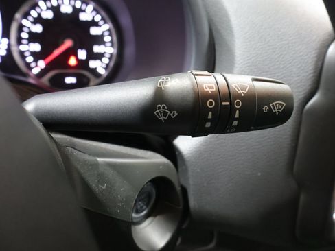 Used 2023 Jeep Renegade Latitude AWD/4WD image 37
