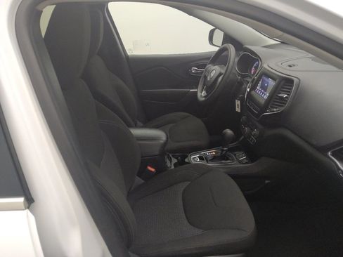 Used 2019 Jeep Cherokee Latitude w/ Popular Appearance Group FWD image 21