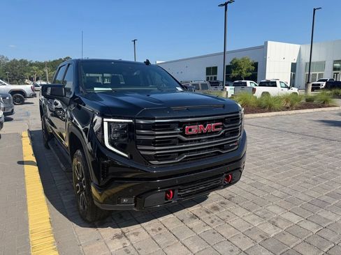 Used 2025 GMC Sierra 1500 AT4 w/ AT4 Premium Package AWD/4WD image 5