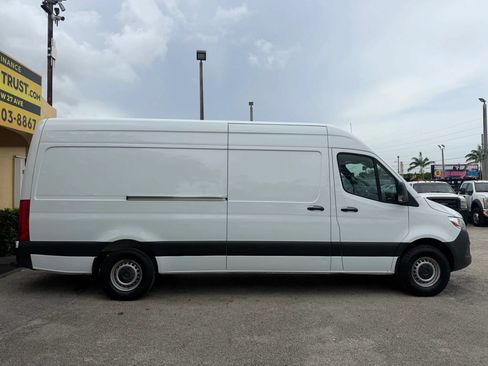 Used 2019 Mercedes-Benz Sprinter 170 w/ Driver Convenience Package image 7