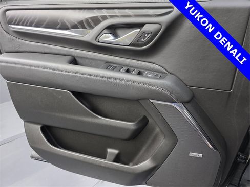 Used 2023 GMC Yukon Denali w/ Advanced Technology Package image 30
