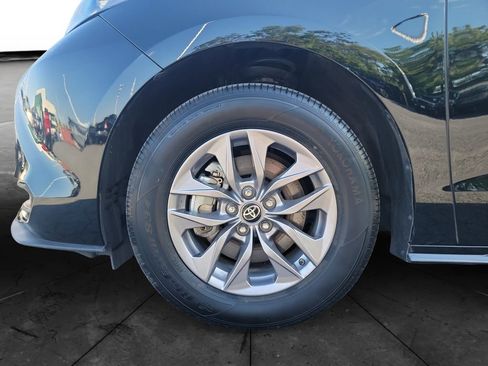 Used 2025 Toyota Sienna LE w/ LE Plus Package FWD image 14