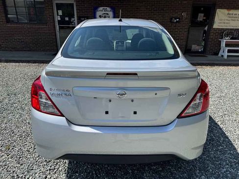 Used 2019 Nissan Versa SV image 4